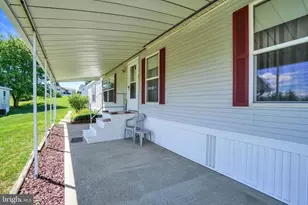 126 Gateshead Dr, Stewartstown, PA 17363 - Photo 3
