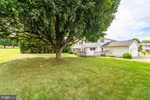 425 Meridian Ln, York, PA 17402 - Photo 11