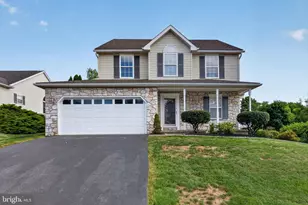 624 Bartlett Dr, Dallastown, PA 17313 - Photo 1