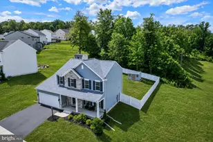 135 Red Maple Dr, Etters, PA 17319 - Photo 3