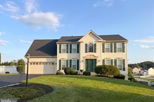 1915 Oak Hills Dr, Hanover, PA 17331 - Photo 1