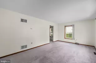 3818 Oakleigh Dr, York, PA 17402 - Photo 5