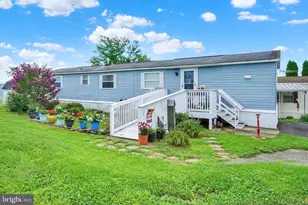 305 Sussex Ln, Glen Rock, PA 17327 - Photo 1