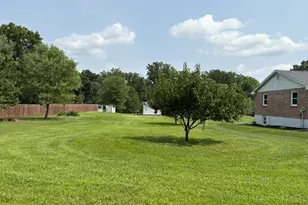 325 E Butter Rd, York, PA 17404 - Photo 3