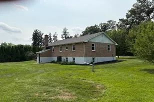 325 E Butter Rd, York, PA 17404 - Photo 5