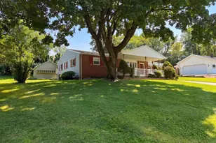 9421 E Springfield, Seven Valleys, PA 17360 - Photo 3