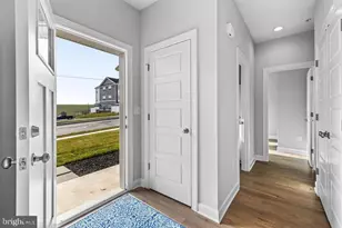 137 Coastal Dr, Hanover, PA 17331 - Photo 3