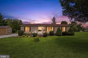 13 Crest Hill Ln, Red Lion, PA 17356 - Photo 1