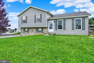 131 Switchpoint Dr, Stewartstown, PA 17363 - Photo 1
