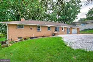 2020 Winding Rd, York, PA 17408 - Photo 1
