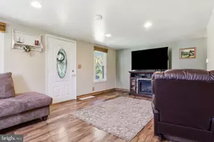 986 2nd St, Mount Wolf, PA 17347 - Photo 9