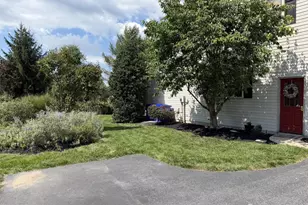 109 E Greenbriar Dr, York, PA 17407 - Photo 11