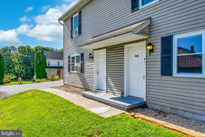 33 W Pennsylvania Avenue, Stewartstown, PA 17363 - Photo 3