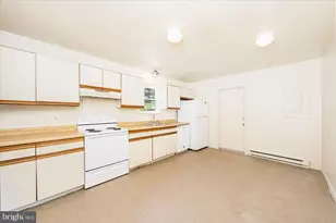 33 W Pennsylvania Ave, Stewartstown, PA 17363 - Photo 7