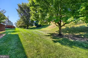 2714 Hunters Crest Dr, York, PA 17402 - Photo 9