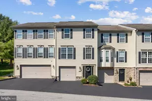 2714 Hunters Crest Dr, York, PA 17402 - Photo 3