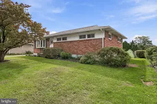 1790 Pelham Dr, York, PA 17406 - Photo 1
