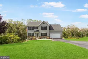 385 Barclay Dr, Red Lion, PA 17356 - Photo 1