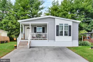 717 Laura Ln, York, PA 17402 - Photo 1