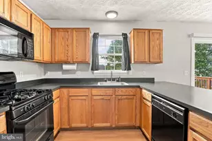 245 Abbey Dr, Mount Wolf, PA 17347 - Photo 15