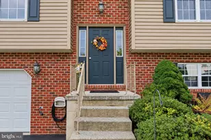 245 Abbey Dr, Mount Wolf, PA 17347 - Photo 5