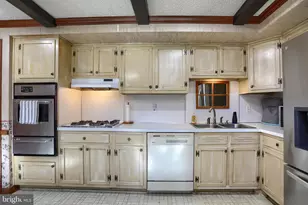 537 W Heatherfield Way, Red Lion, PA 17356 - Photo 5
