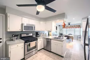 2555 Primrose Ln, York, PA 17404 - Photo 9