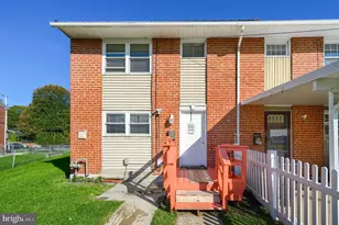 891 E Kings Ct, York, PA 17403 - Photo 1