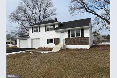 13 Center Circle, Wilmington, DE 19808 - Photo 1