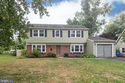 18 Edgewater Lane, Willingboro, NJ 08046 - Photo 1