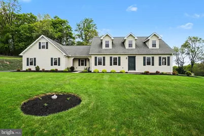 215 Villa Vista Avenue, Hanover, PA 17331 - Photo 1