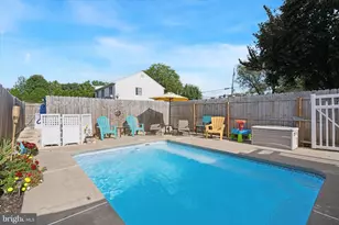 209 Dorrance St, Bristol, PA 19007 - Photo 15