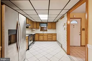 7 Indian Red Rd, Levittown, PA 19057 - Photo 9