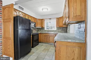 118 Wildflower Rd, Levittown, PA 19057 - Photo 15