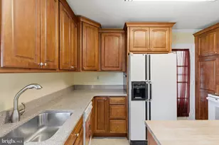 154 Pinewood Dr, Levittown, PA 19054 - Photo 7