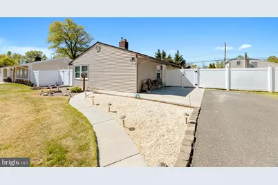 11 Midwood, Levittown, PA 19054 - Photo 1