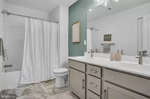 2040 N Fall Harvest Dr, Mechanicsburg, PA 17055 - Photo 9