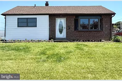 2121 N Lee Lane, Aston, PA 19014 - Photo 1