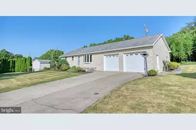 827 N 8th Avenue, Lebanon, PA 17046 - Photo 1