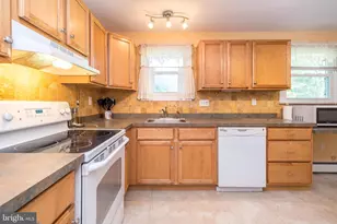 504 Green St, Green Lane, PA 18054 - Photo 15