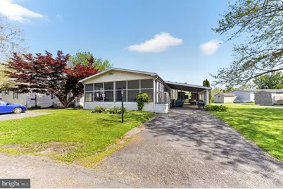 182 Greenbriar Dr S, Bath, PA 18014 - Photo 1