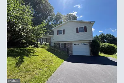 389 Oakwood Drive, Seven Valleys, PA 17360 - Photo 1