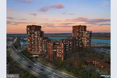 2138 Harmon Cove Tower #2138, Secaucus, NJ 07094 - Photo 5