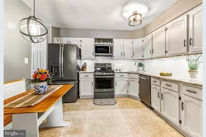 8 Chelsea Circle, Flemington, NJ 08822 - Photo 5