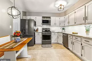 8 Chelsea Cir, Flemington, NJ 08822 - Photo 5