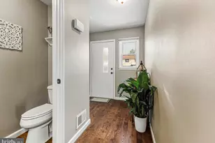 8 Chelsea Cir, Flemington, NJ 08822 - Photo 3