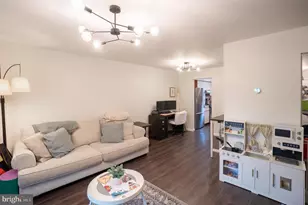 330 Phoebe Ct, Three Bridges, NJ 08887 - Photo 7