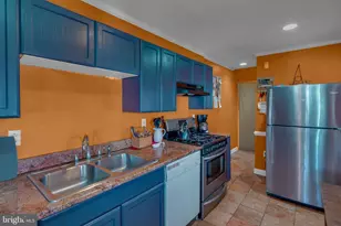 327 Walnut Ave, Trenton, NJ 08609 - Photo 9