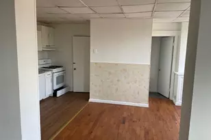 542 E State St, Trenton, NJ 08609 - Photo 3