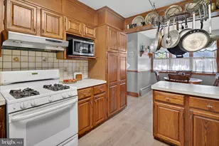 18 Monroe Dr, Hamilton Township, NJ 08619 - Photo 7